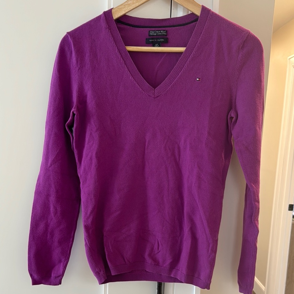 Tommy Hilfiger Women's Purple V-Neck Sweater
